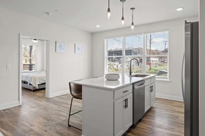 2 bedrooms, desk, iron/ironing board, WiFi