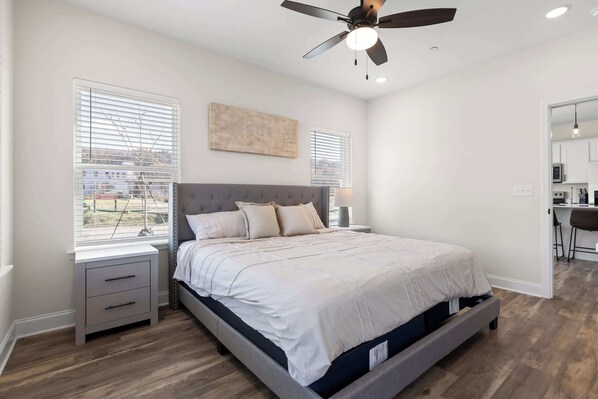 2 bedrooms, desk, iron/ironing board, WiFi