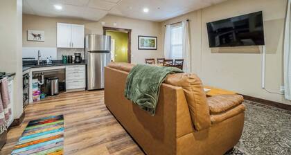 Heart of Town | 10 Min to Skiing | Locals Favorite