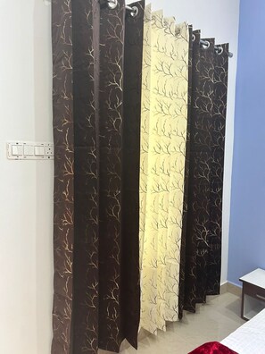 4 habitaciones, tabla de planchar con plancha, wifi y ropa de cama 