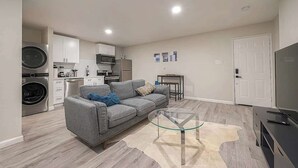 Living area - Cozy Modern Loft 1BR/1BA - Peace and comfort (Houston)