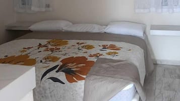 Basic Double Room, Balcony | Free WiFi, bed sheets