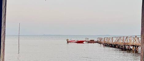 Playa privada, playa de arena blanca y camas de playa gratuitas