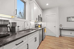 Réfrigérateur, micro-ondes, four, lave-vaisselle