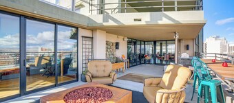 Luxe Dtwn Reno Penthouse ~ 3 Mi to Casinos!