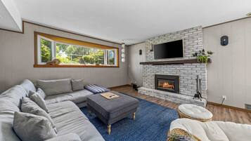 TV, fireplace, offices