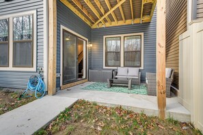 Terrace/patio - 19 Mi to Baltimore: Townhome in Maryland City (Maryland City)