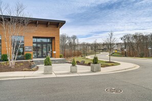 Exterior - 19 Mi to Baltimore: Townhome in Maryland City (Maryland City)