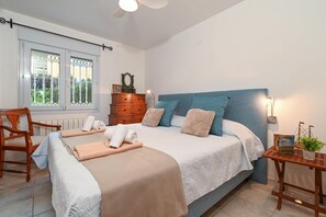 4 habitaciones, tabla de planchar con plancha, wifi y ropa de cama 