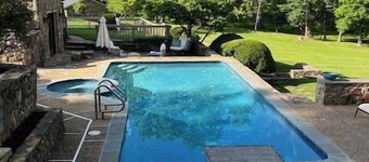 Relaxing Aldie Retreat, with Fireplaces and Pool