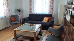 Fernseher, Kamin, Stereoanlage