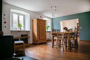 Dining - Holiday Home 'Auf Gut Weimarschmieden' with Private Terrace and Wi-Fi (Fladungen)