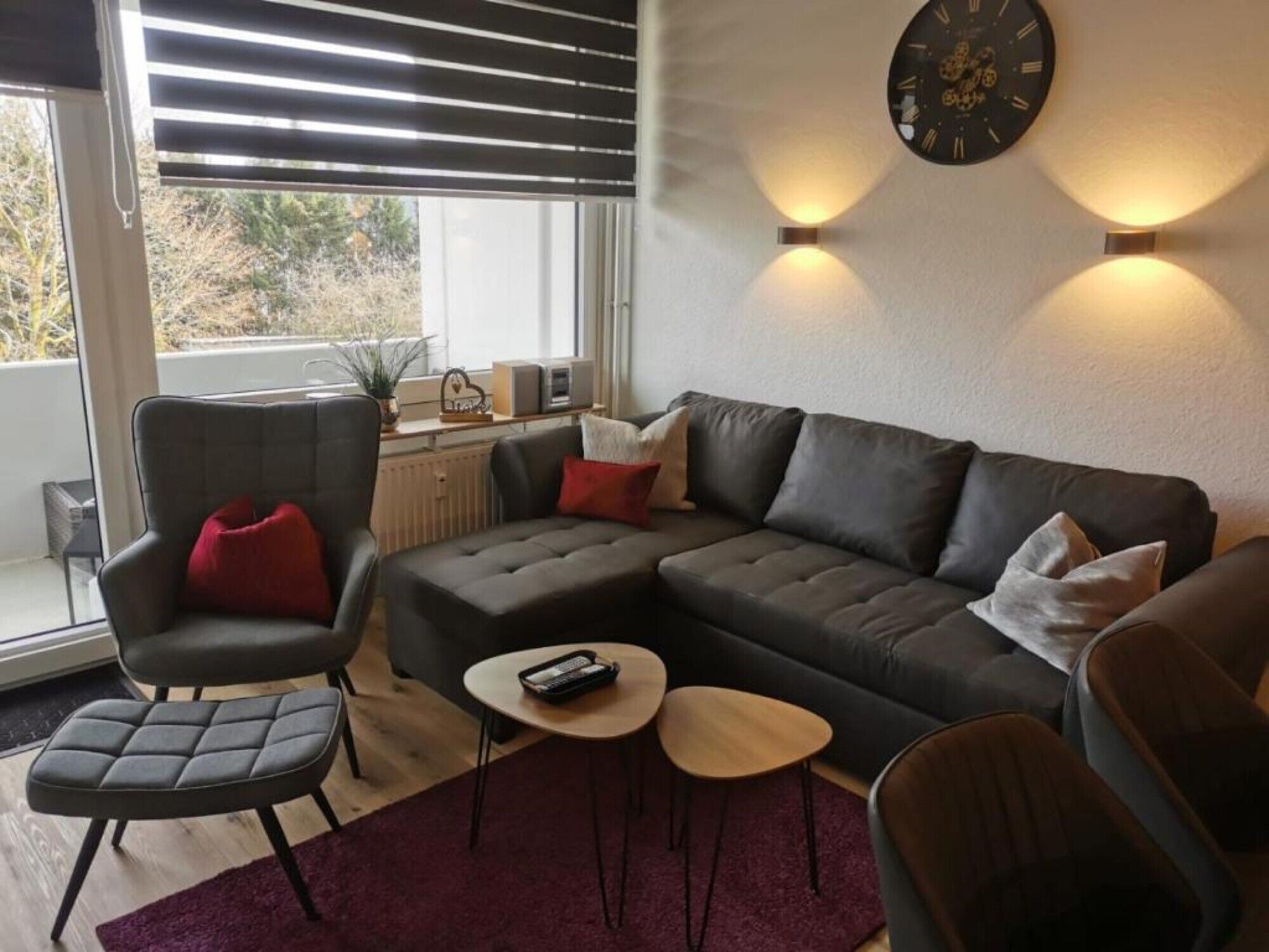 Een televisie en een tafeltennistafel