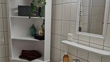 Douche, sĂšche-cheveux