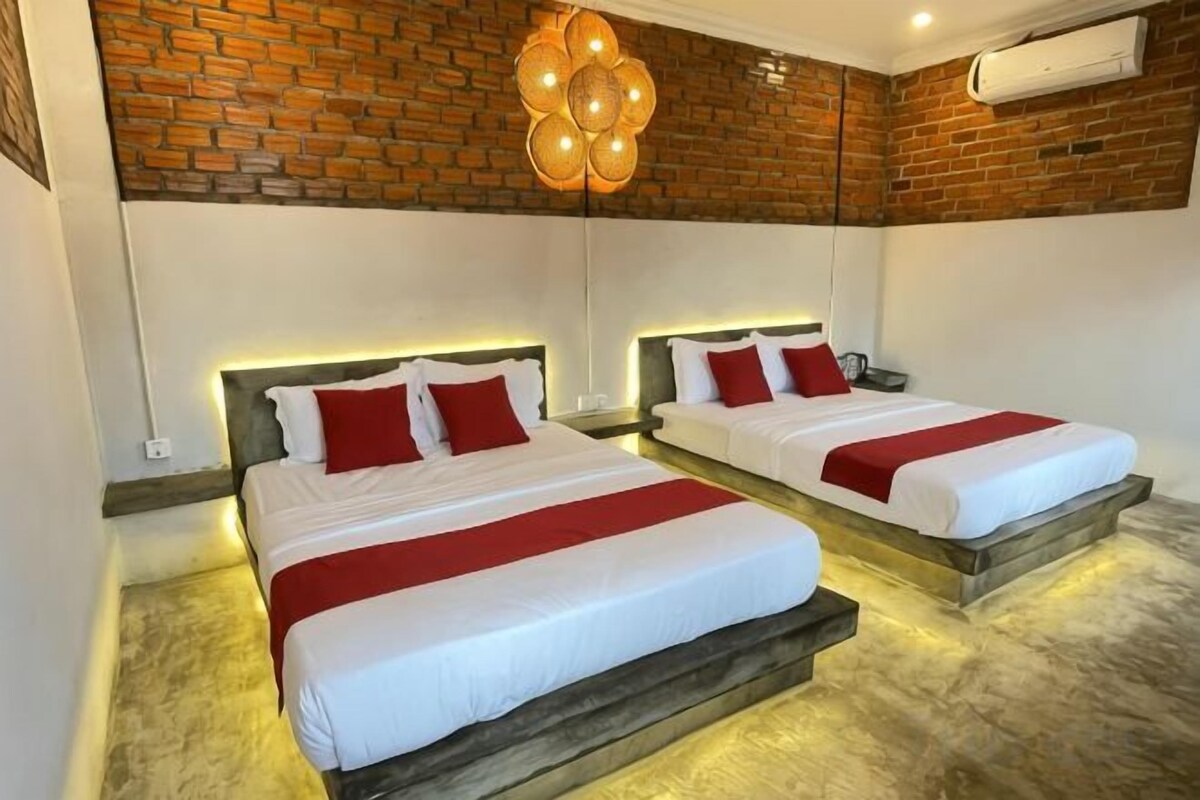 WiFi (free), bed sheets