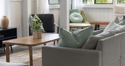 Island Oasis Near Waterfalls and Hilo`s Markets