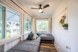 3 bedrooms, desk, WiFi, bed sheets