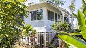 A white two-story house with a white fence and a small porch. - Island Oasis Near Waterfalls and Hilo`s Markets (Hilo)