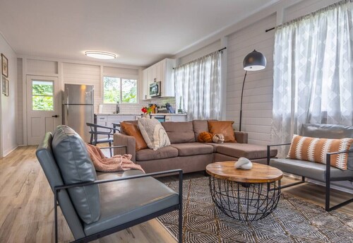 Tropical Oasis, Walk to Hilo`s Best Spots