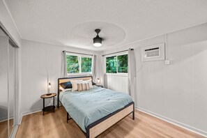 3 bedrooms, desk, WiFi