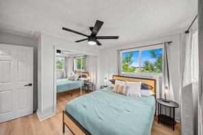 3 bedrooms, desk, WiFi