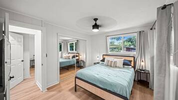 3 bedrooms, desk, WiFi