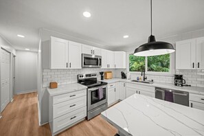 Fridge, microwave, stovetop, dishwasher - Island Adventure Hub, Near Volcanoes & Beach (Hilo)