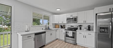 Geschirrspüler, Kochgeschirr/Geschirr/Besteck, Esstisch