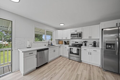 Tranquil Retreat, Steps to Downtown Hilo Cafe