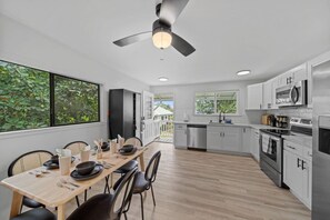Dishwasher, cookware/dishes/utensils, dining tables