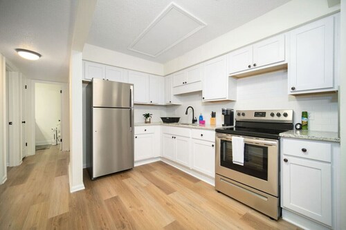 Vibrant Stay Near Museums and Beaches