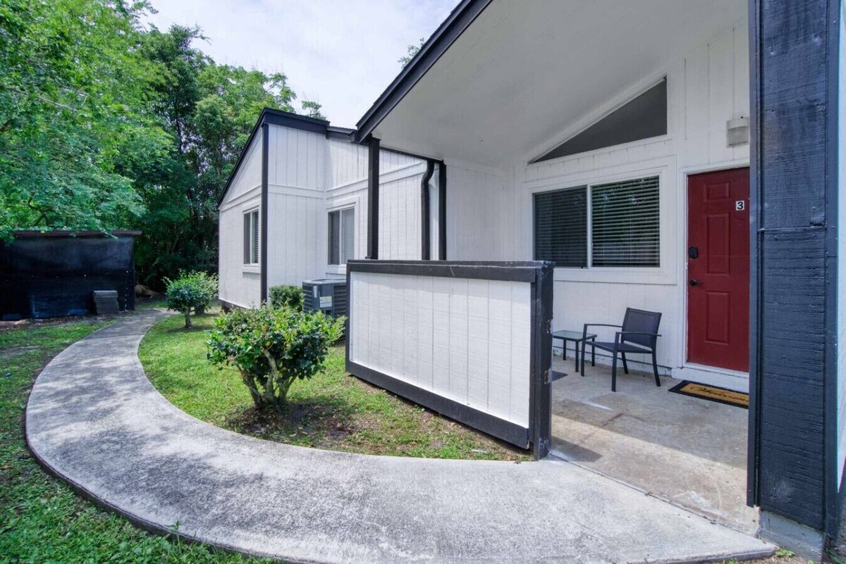 Riverside Retreat, Patio Near Beaches