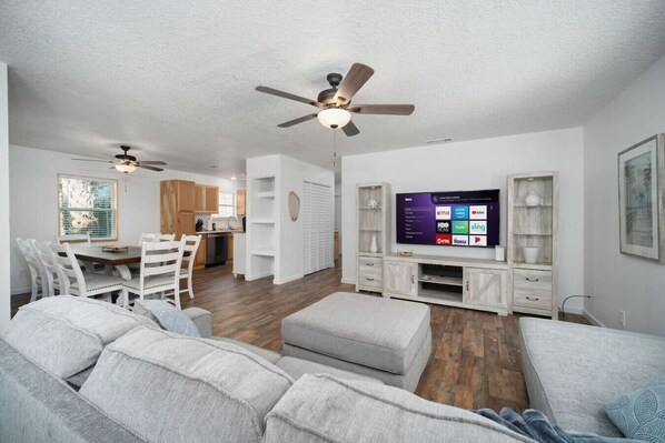 TV - Historic Lights Festival, Fire Pit, Pet Friendly (St. Augustine)