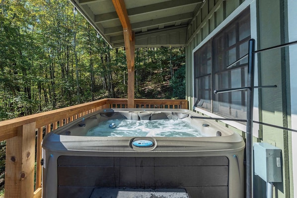 Outdoor spa tub