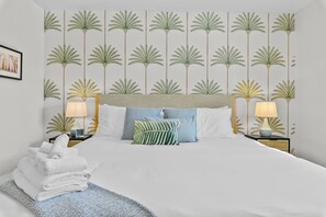 5 bedrooms, iron/ironing board, travel cot, WiFi - Paradise! Htd Pool, Tiki Bar, Hot Tub, & Games (Seminole)