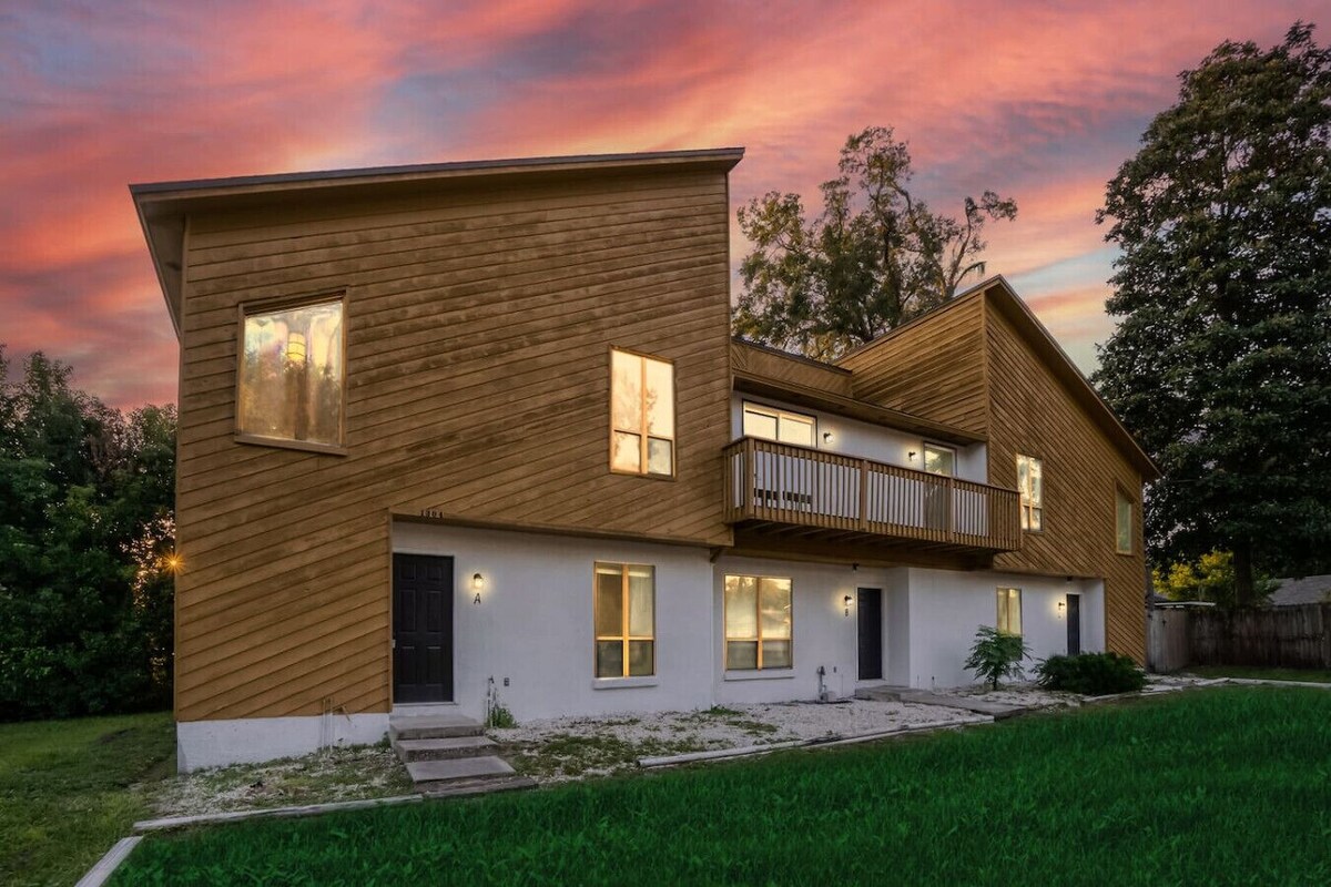 Central Location for Dining, Shopping Fun