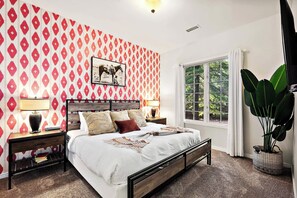 5 bedrooms, iron/ironing board, travel crib, WiFi - NEW Heated Pool & Outdoor Fun: HotTub,Games & More (Sedona)