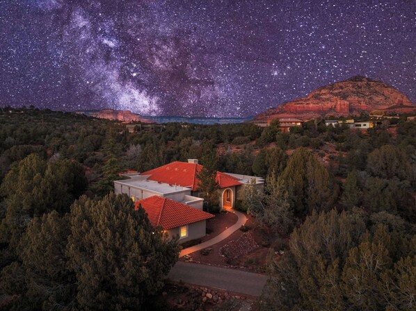 Exterior - NEW Heated Pool & Outdoor Fun: HotTub,Games & More (Sedona)