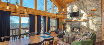 6 Br Cabin~Hot Tub~Fire Pit~Min to Hatley Pointe