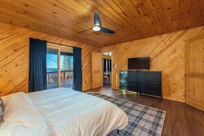 6 bedrooms, desk, iron/ironing board, travel cot - 6 Br Cabin~Hot Tub~Fire Pit~Min to Hatley Pointe (Mars Hill)