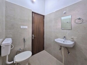 Towels, soap, shampoo - Dhauladhar Inn (Dharamshala)