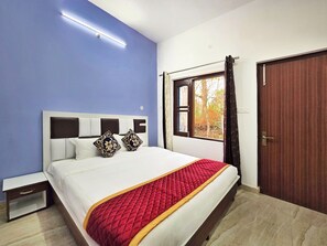 Standard Room, Mountain View | Iron/ironing board, free WiFi