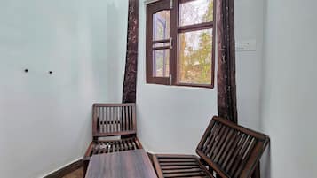 Standard Room, Mountain View | In-room dining