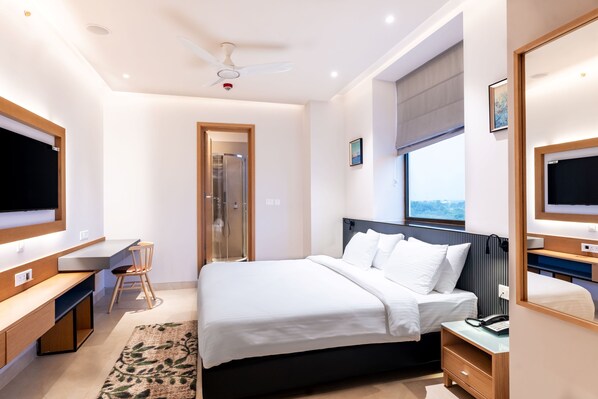 Deluxe Room, 1 King Bed, Private Bathroom, City View