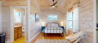 Tranquil farmstead with beautiful views of the country, fire pit, & cozy cottage