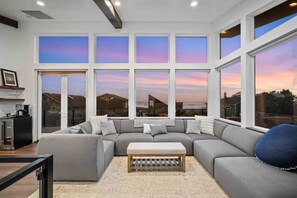 Smart TV, books - Incredible Manzanita Escape, Indoor Sport Court, Huge Deck w/ Fire Table and Ocean Views (Manzanita)