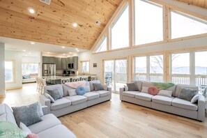 暖炉、DVD プレーヤー