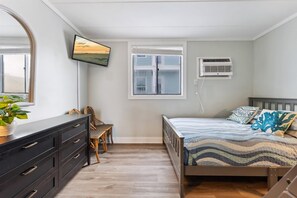 1 slaapkamer, een strijkplank/strijkijzer, gratis wifi