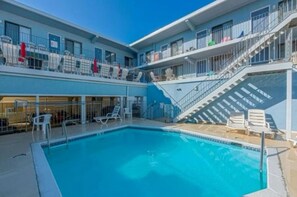 Een verwarmd zwembad