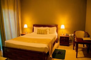 Desk, laptop workspace - Legend Hotel (Kigali)